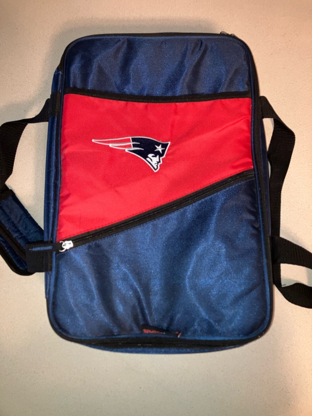 New England Patriots 18x11 Casserole Cooler Carrier Bag Logo Brands